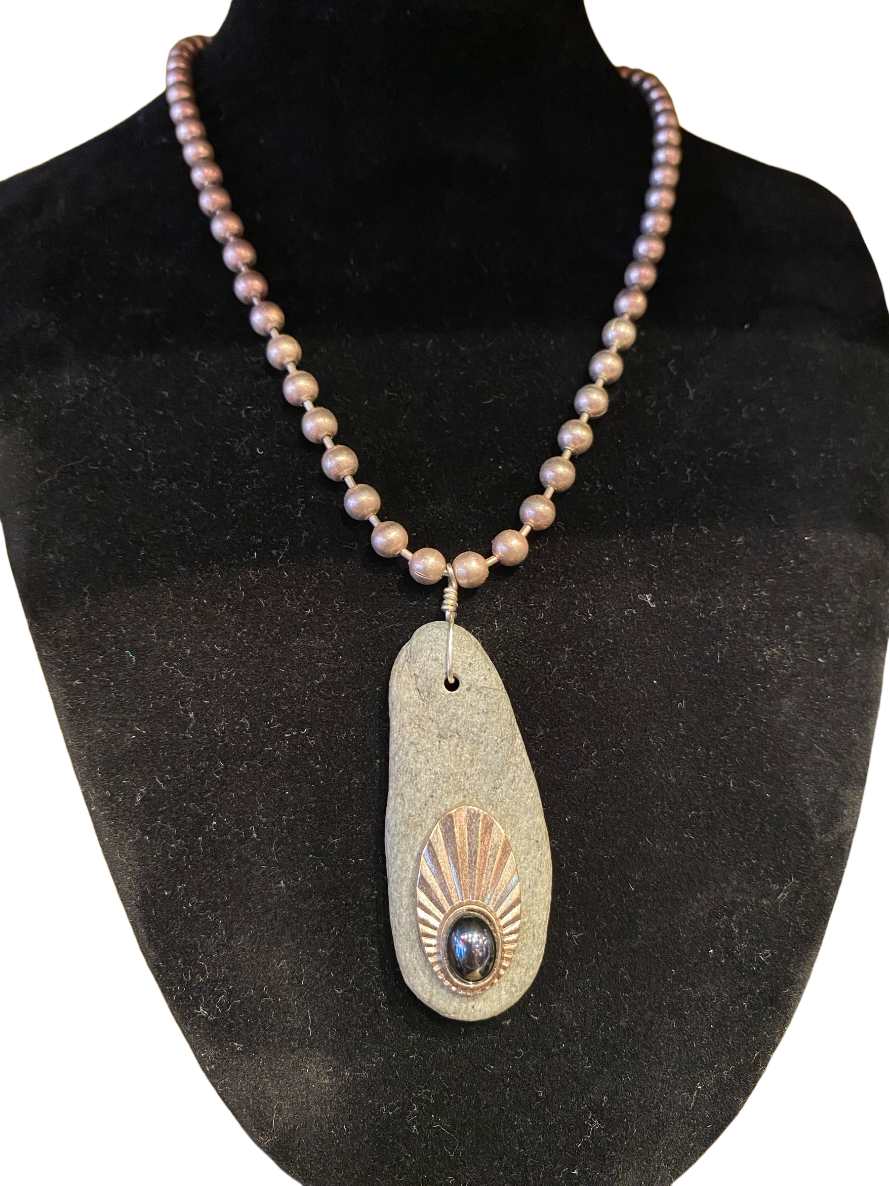 Devlin Shand - vintage face & pearl necklace