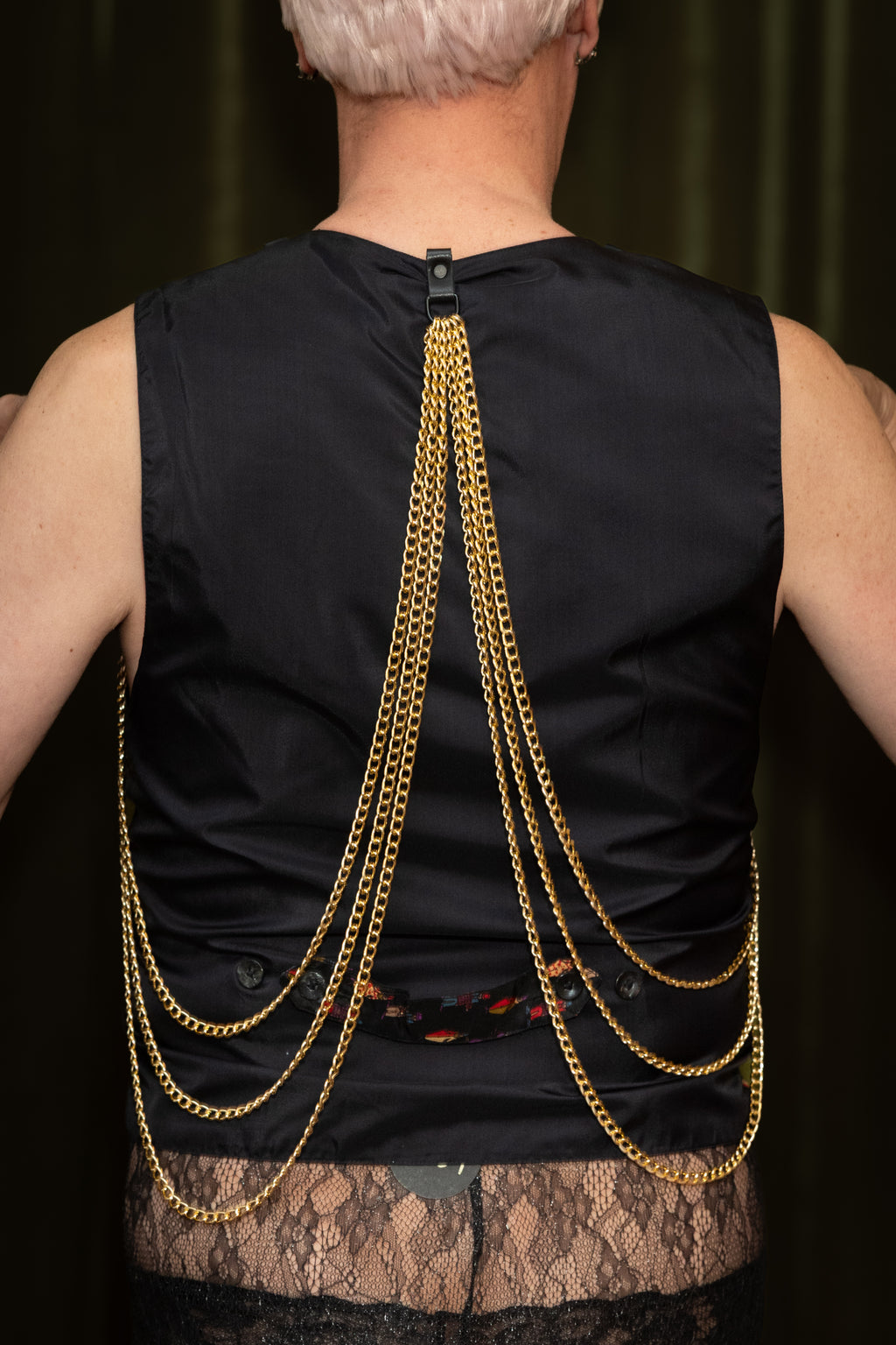 Chi Stylesz - Vest in chains
