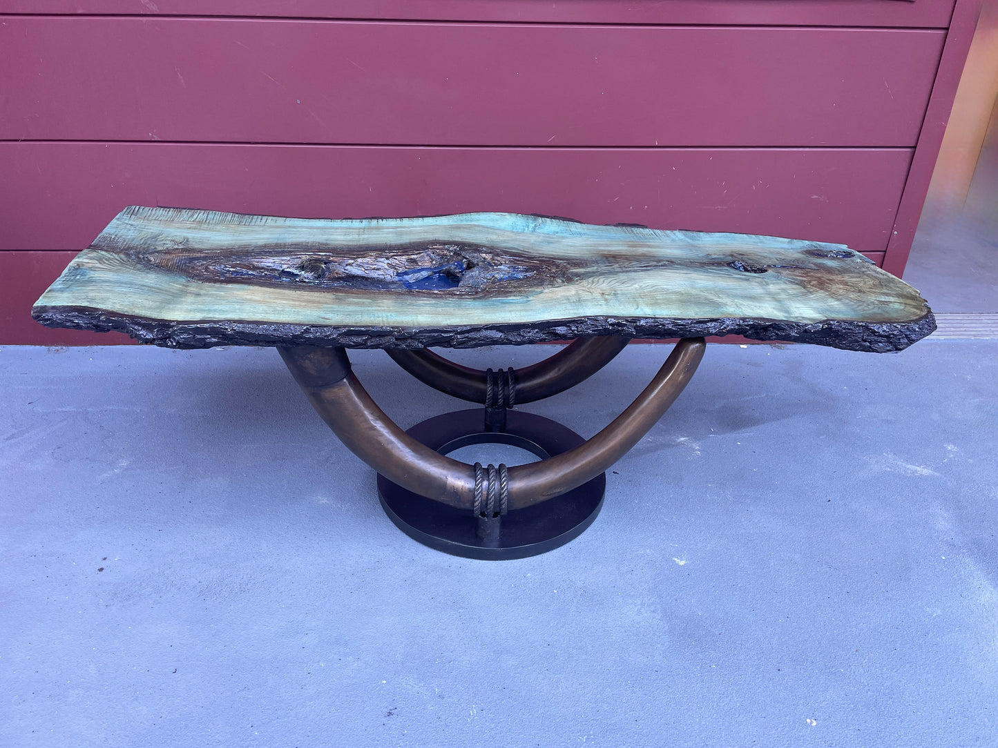 EN ABSENTIA - Lisa Niedermeyer - Tree Table